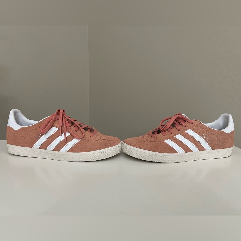 Adidas Gazelle, 6.5 girls